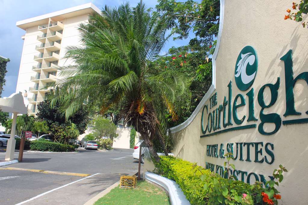 Courtleigh Hotel & Suites Kingston Exterior foto